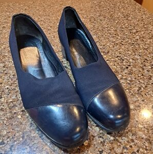 Women's Munro Blue Suede Pumps